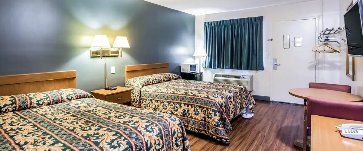Beautiful Room With Queen Bed